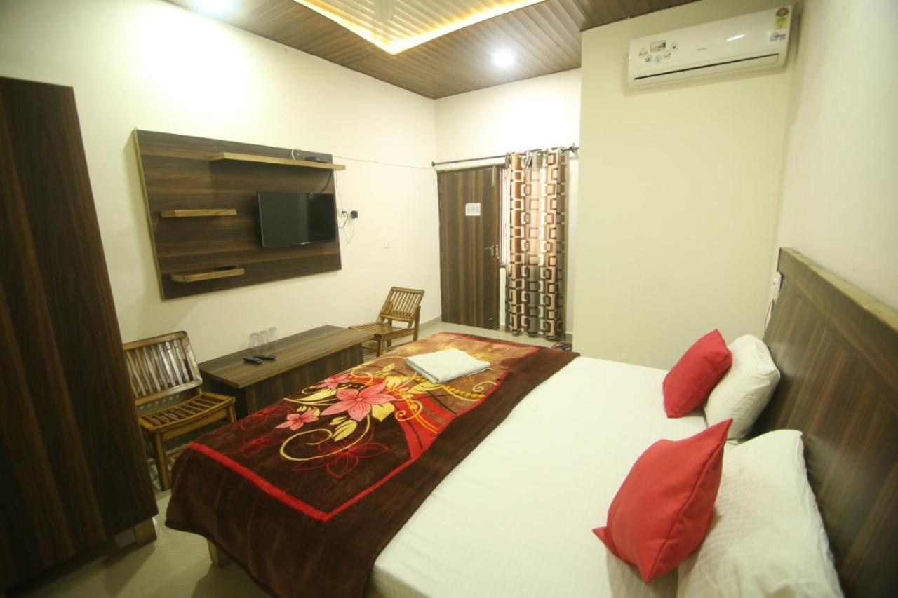 Hotel Amron45 Chandīgarh Buitenkant foto